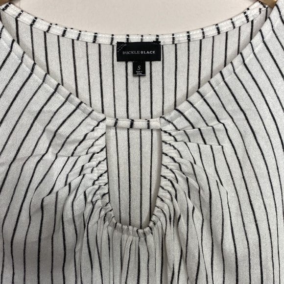 Buckle Black Keyhole Front Striped Top S - Picture 2 of 3
